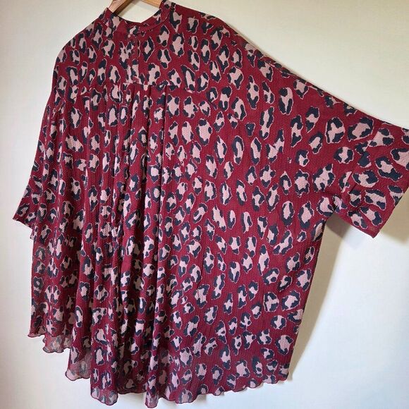 EUC INTIMATELY FREE PEOPLE PRINTED OVERSIZE PLEATED BACK TOP SIZE SMALL - Picture 5 of 16